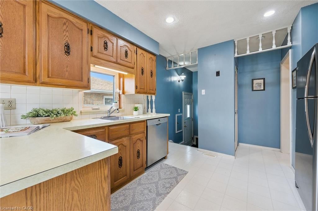 Single Family Residence sold at 441 Highland Road, Kitchener, ON, N2M 3W8 - Forest Hill - MLS: 40831756