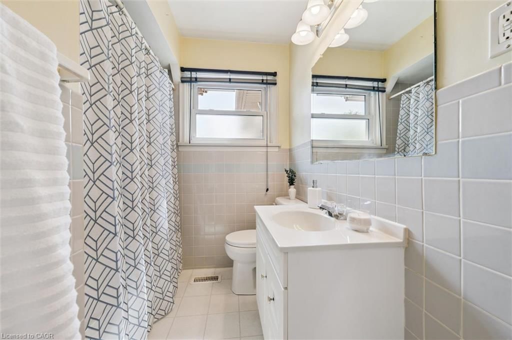 Single Family Residence sold at 441 Highland Road, Kitchener, ON, N2M 3W8 - Forest Hill - MLS: 40831756