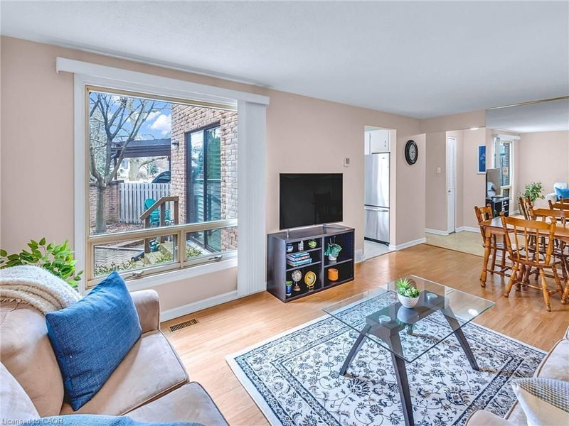 3 - 28 Underhill Crescent