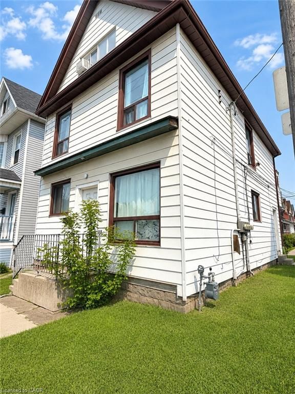 518 Cannon Street E