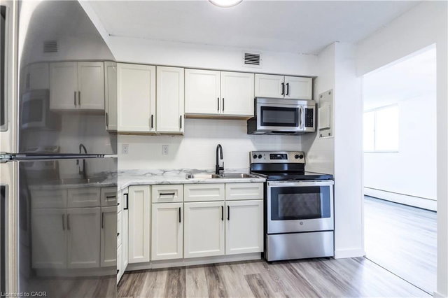 908 - 975 Warwick Court