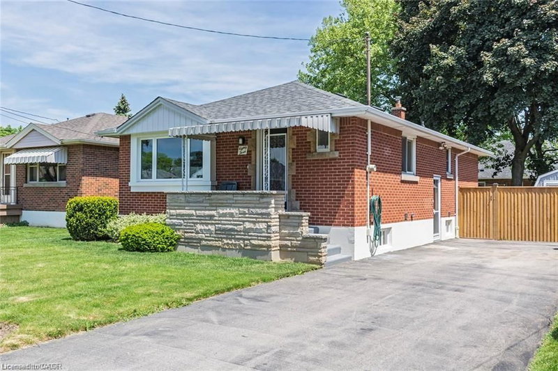 UPPER - 83 Fernwood Crescent