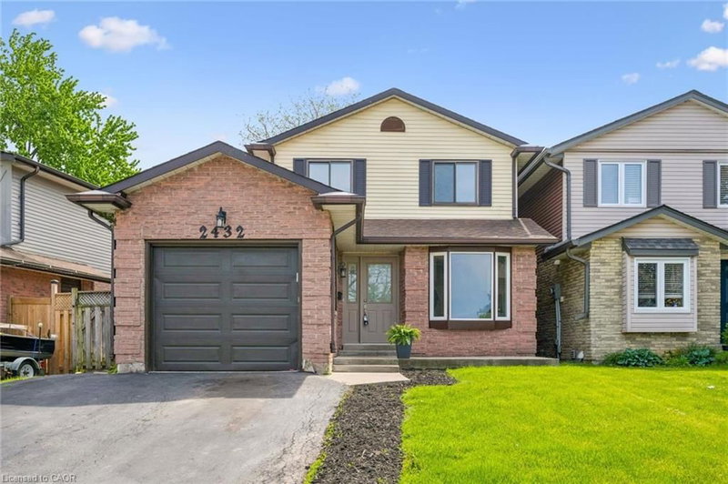 2432 Malcolm Crescent