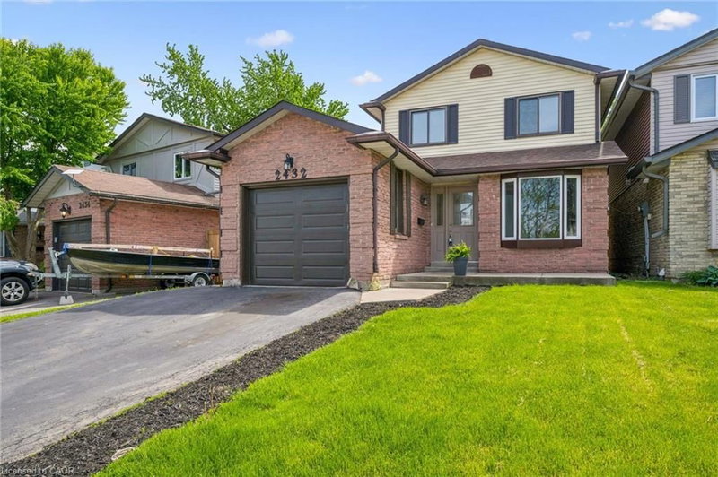 2432 Malcolm Crescent