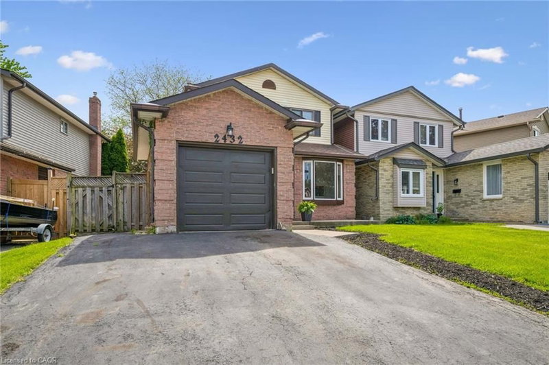 2432 Malcolm Crescent