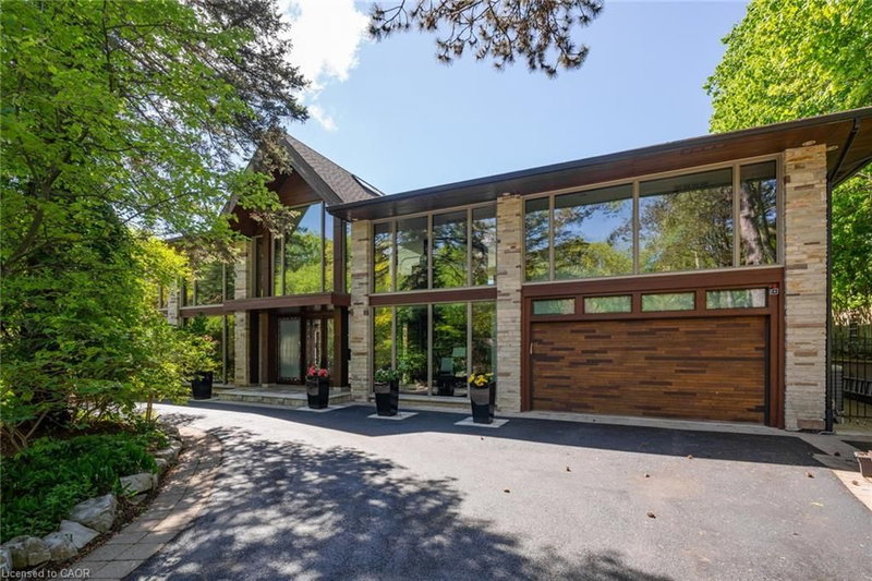 1510 Pinetree Crescent