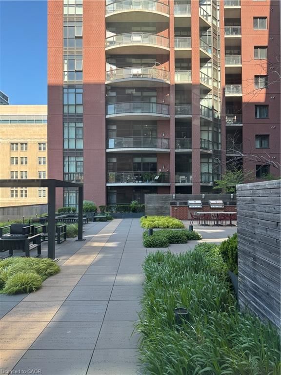 417 - 118 King Street E