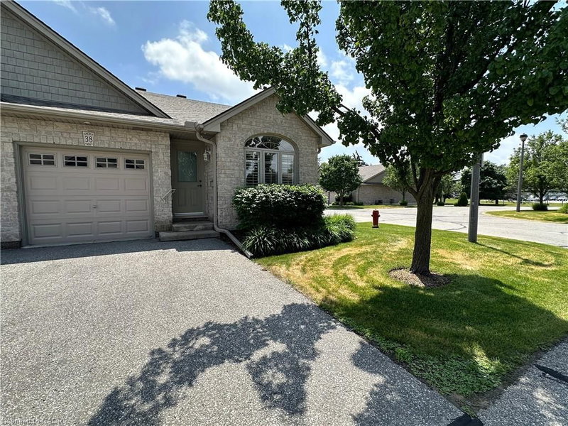 510 Queensway Street W photo 4