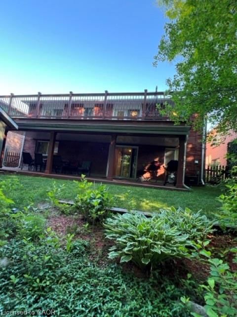 1029 Dina Crescent photo 3