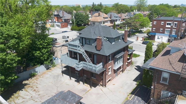 822 Main Street E