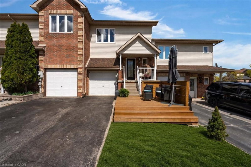 4 Parkside Crescent