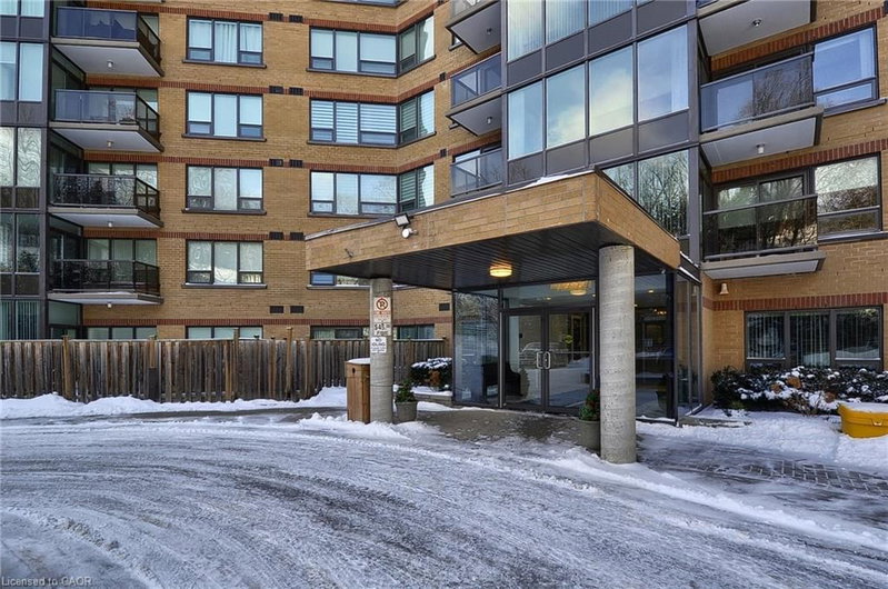 1305 - 237 King Street W