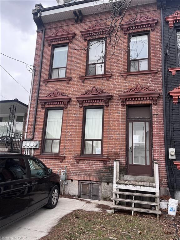 223 Park Street N