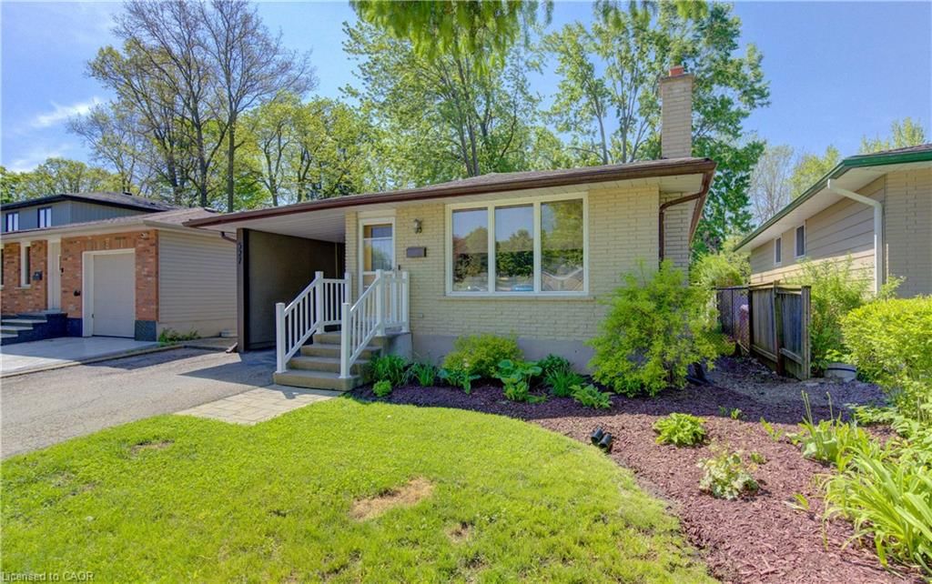 Single Family Residence sold at 527 Fallingbrook Drive, Waterloo, ON, N2L 4N2 - Lakeshore/Parkdale - MLS: 40833804