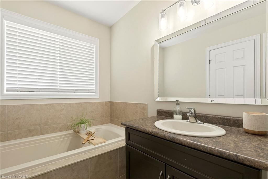 Row/Townhouse sold at 62 Fall Fair Way, Binbrook, ON, L0R 1C0 - Binbrook Municipal - MLS: 40833904