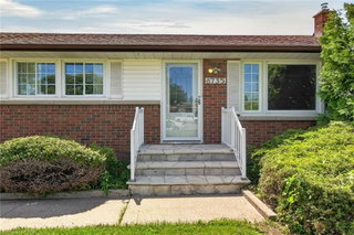 8735 Howe Crescent