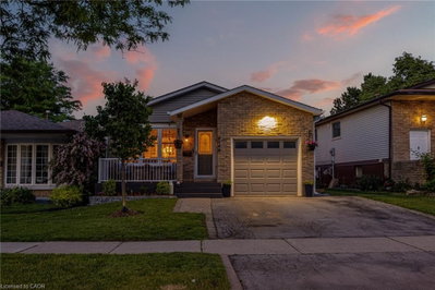 2348 Malcolm Crescent