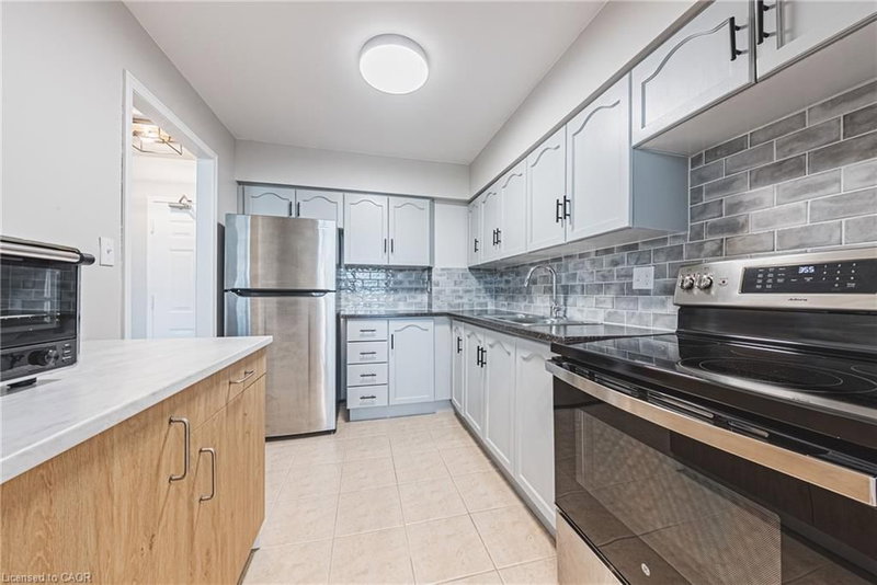 180 Limeridge Road W photo 4