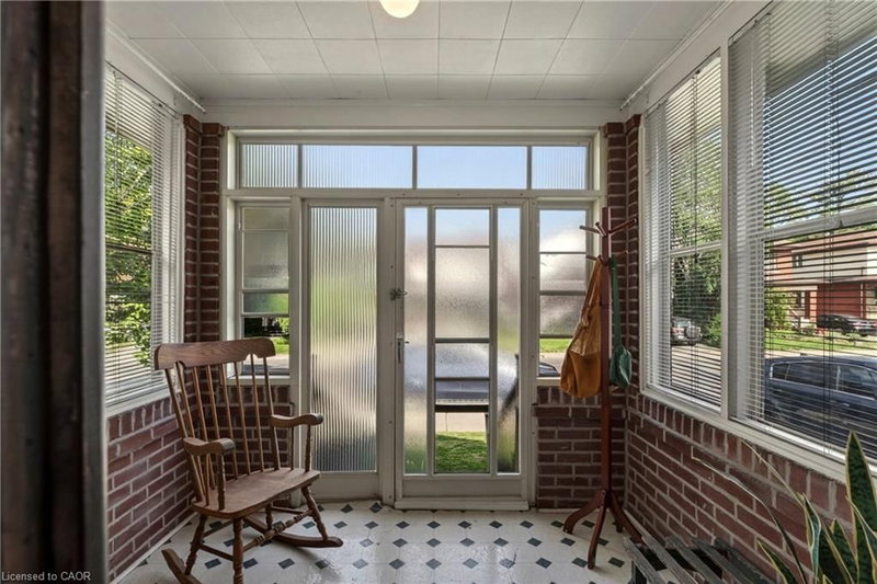 48 Longwood Road N