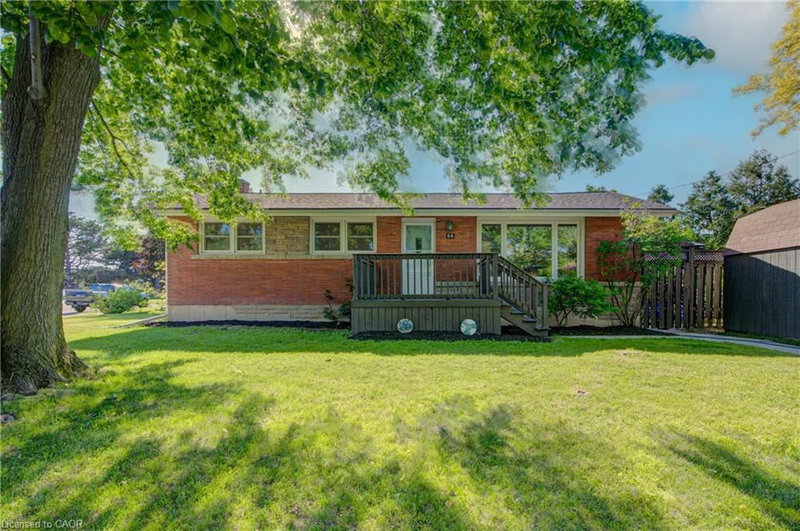 68 Kingslea Drive