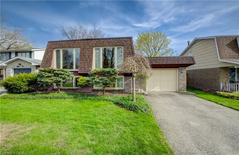 51 Underhill Crescent