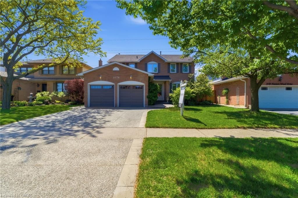 Single Family Residence sold at 2078 Hunters Wood Drive, Burlington, ON, L7M 2T2 - Headon Forest - MLS: 40834935