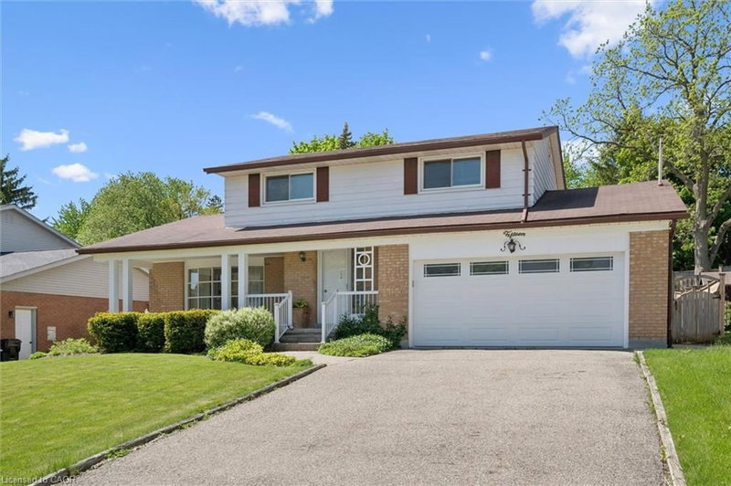 15 Cloverdale Crescent