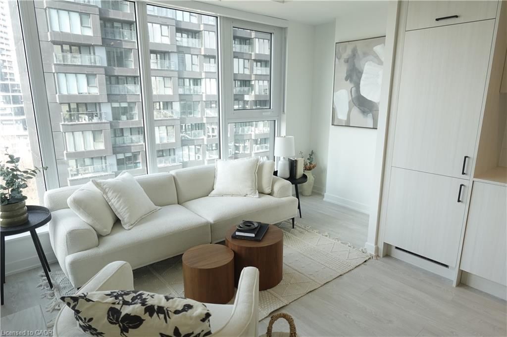1004-1 Quarrington Lane, Toronto, view 6