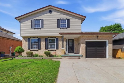 71 West Acres Crescent