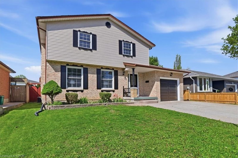 71 West Acres Crescent
