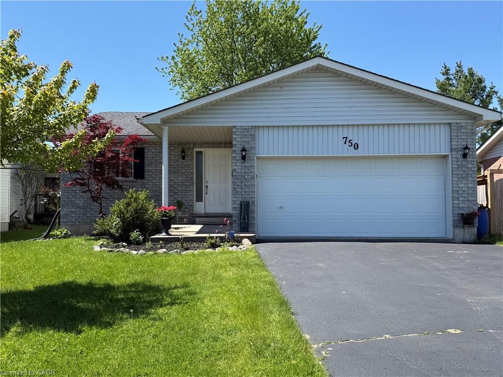 Single Family Residence sold at 750 Lavery Street, Listowel, ON, N4W 3T4 - Listowel - MLS: 40835443