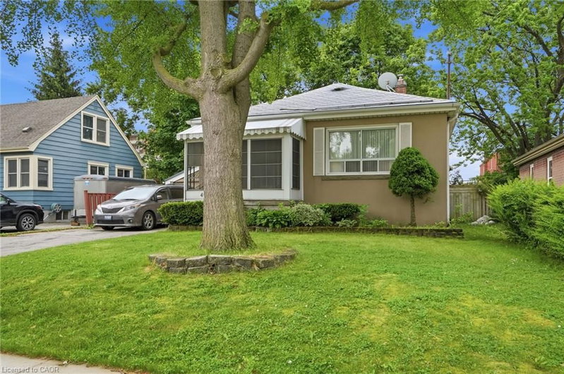 4 Duncombe Drive
