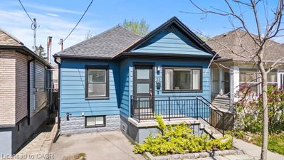 33 Huxley Avenue N