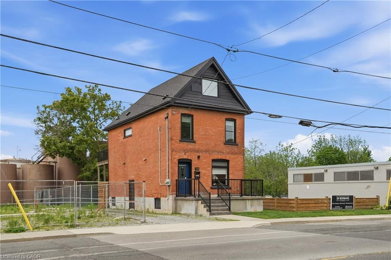 198 Dundurn Street S photo 2