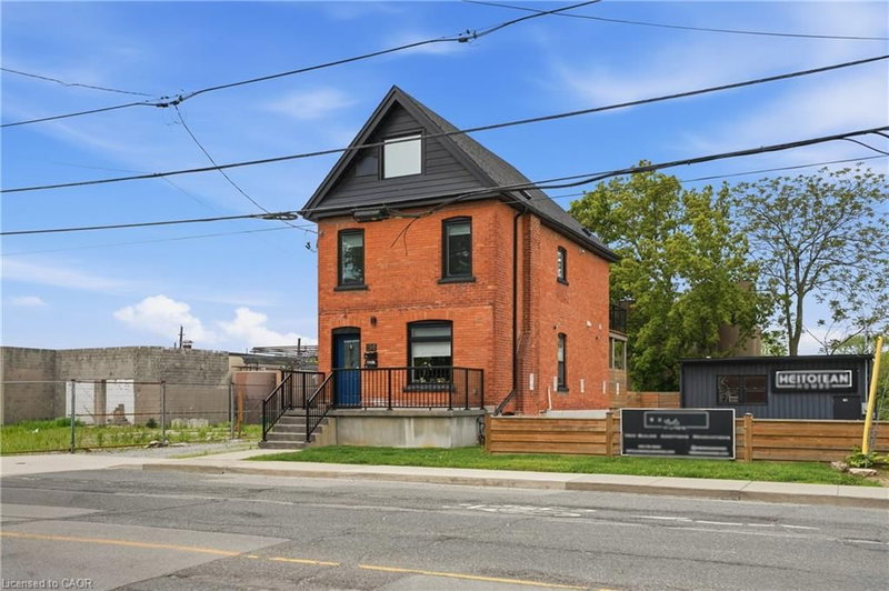 198 Dundurn Street S photo 3