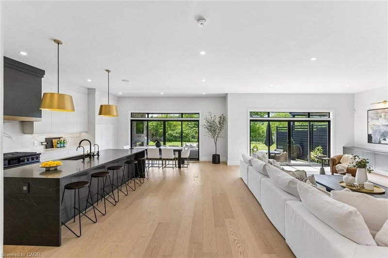 95 Pondcliffe Drive photo 2