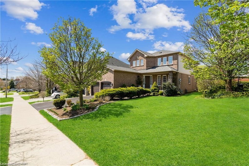 106 Moore Crescent