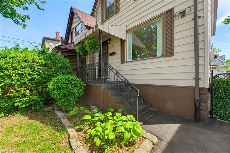 124 Campbell Avenue
