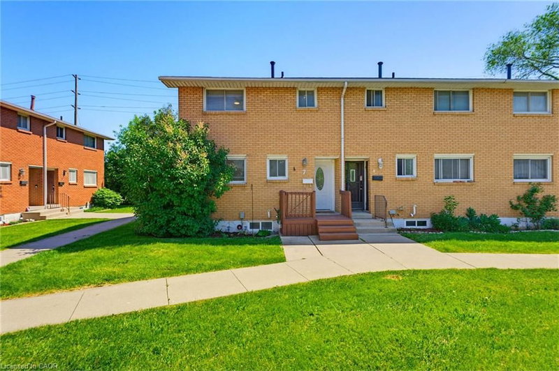 7 - 161 Berkindale Drive