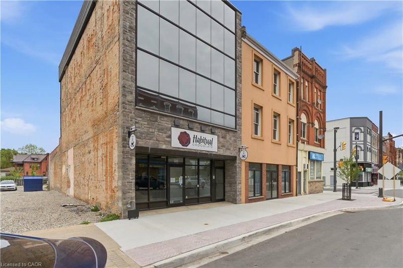 389 Dundas Street photo 1
