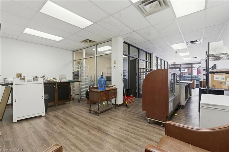 389 Dundas Street photo 5