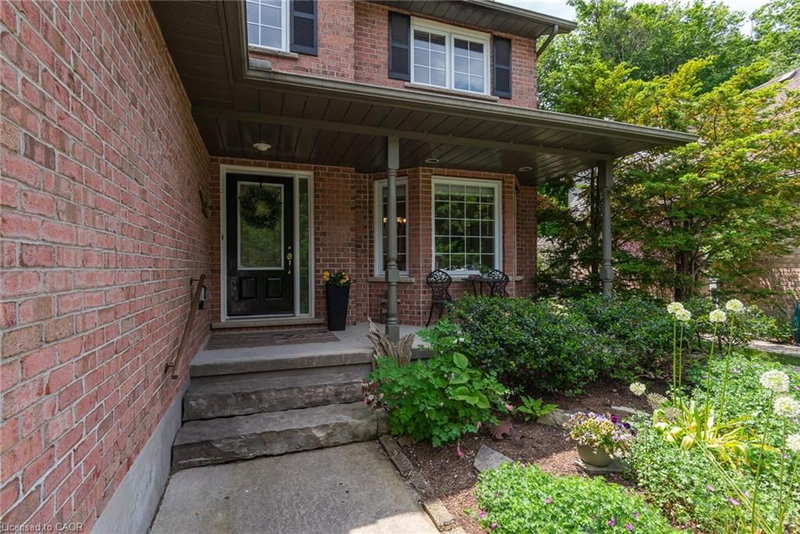 128 Eby Crescent