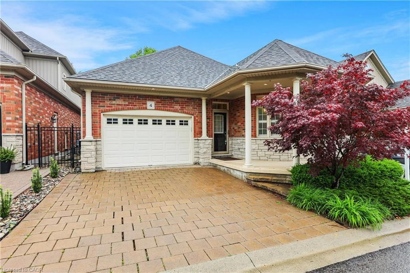 8 Muscat Drive #4, Grimsby, Ontario