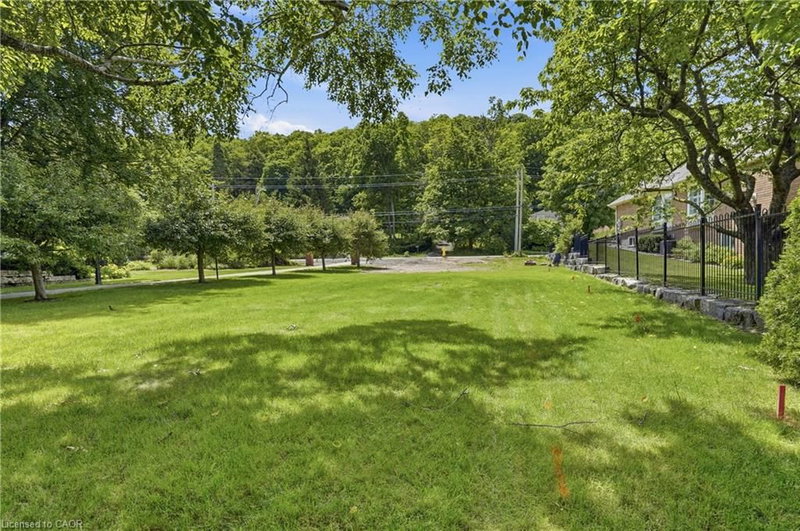 292 Main Street W photo 5
