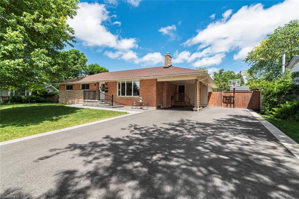 Single Family Residence sold at 149 Seneca Court, Ancaster, ON, L9G 3C1 - Ancaster Heights/Mohawk Meadows/Maywood - MLS: 40837582