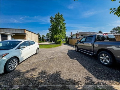 UPPER - 598 Mapledale Avenue