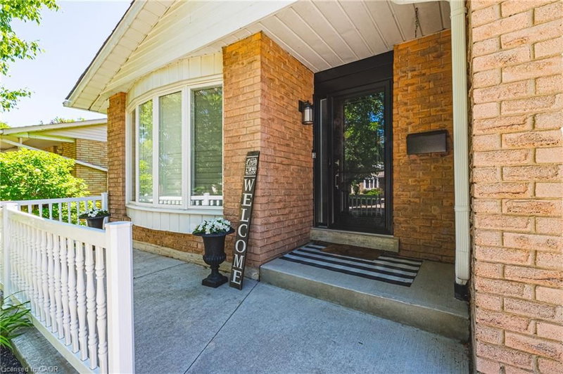 32 Ainsworth Street