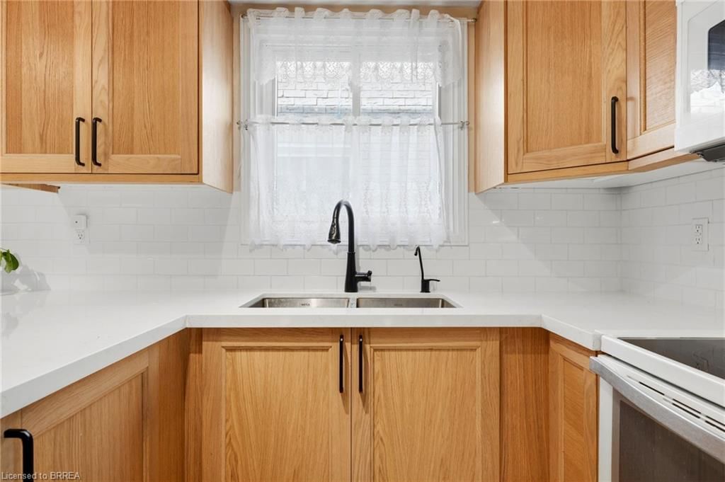Single Family Residence sold at 18 Mckinnon Avenue, Georgetown, ON, L7G 5H5 - GE Georgetown - MLS: 40838053