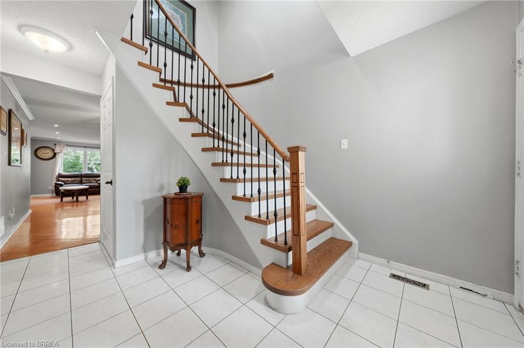 Single Family Residence sold at 18 Mckinnon Avenue, Georgetown, ON, L7G 5H5 - GE Georgetown - MLS: 40838053