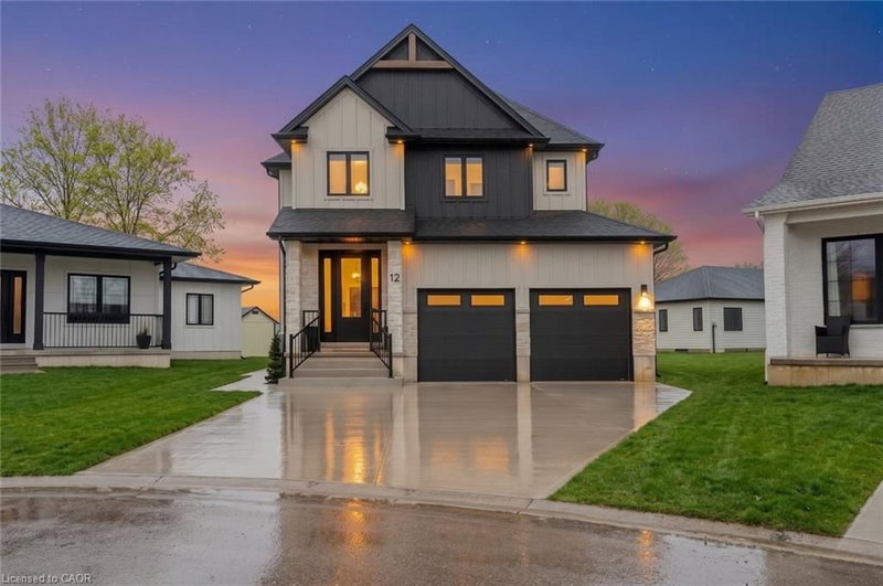 12 Macneil Court photo 1